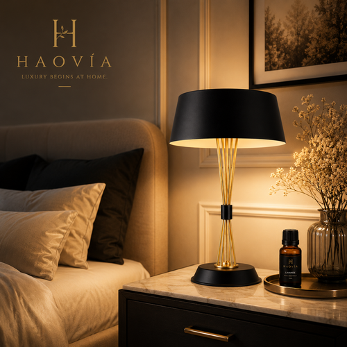 Lampe de table HAOVIA en fer forgé noir, posée sur une table de chevet dans une chambre cosy