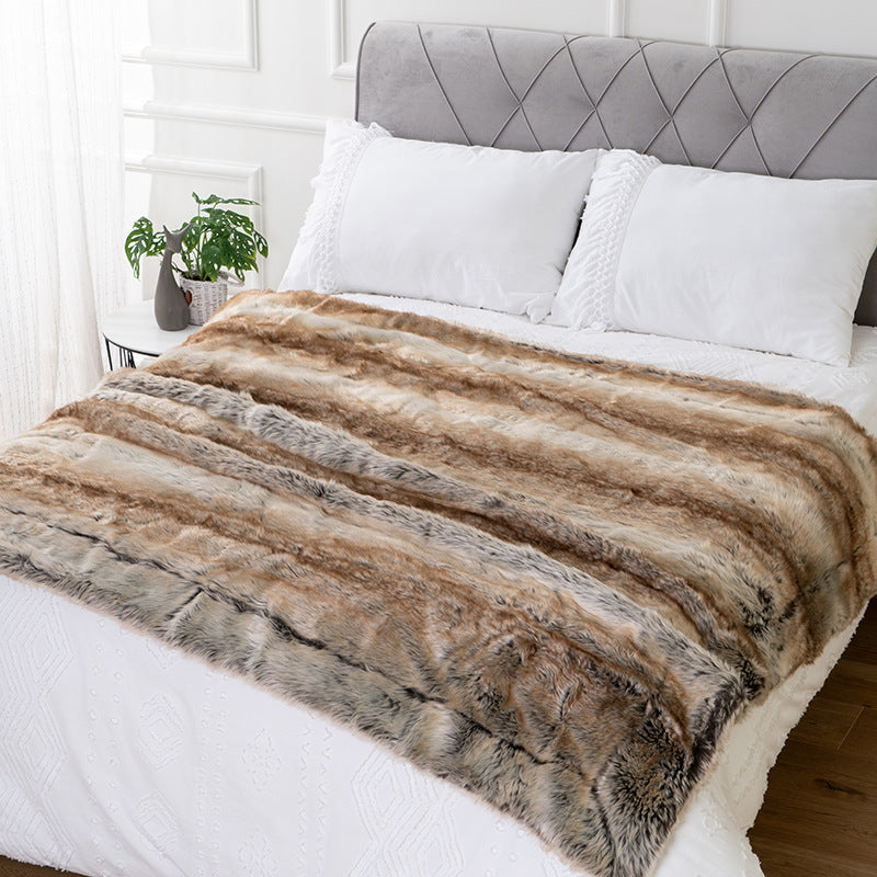 Plaid HAOVIA drapé sur un lit dans une chambre chaleureuse