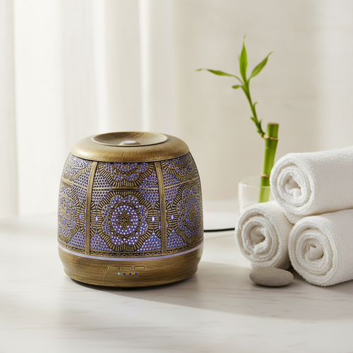 Diffuseur d'huiles essentielles Haovia finition bronze vintage sur marbre blanc dans un décor spa épuré